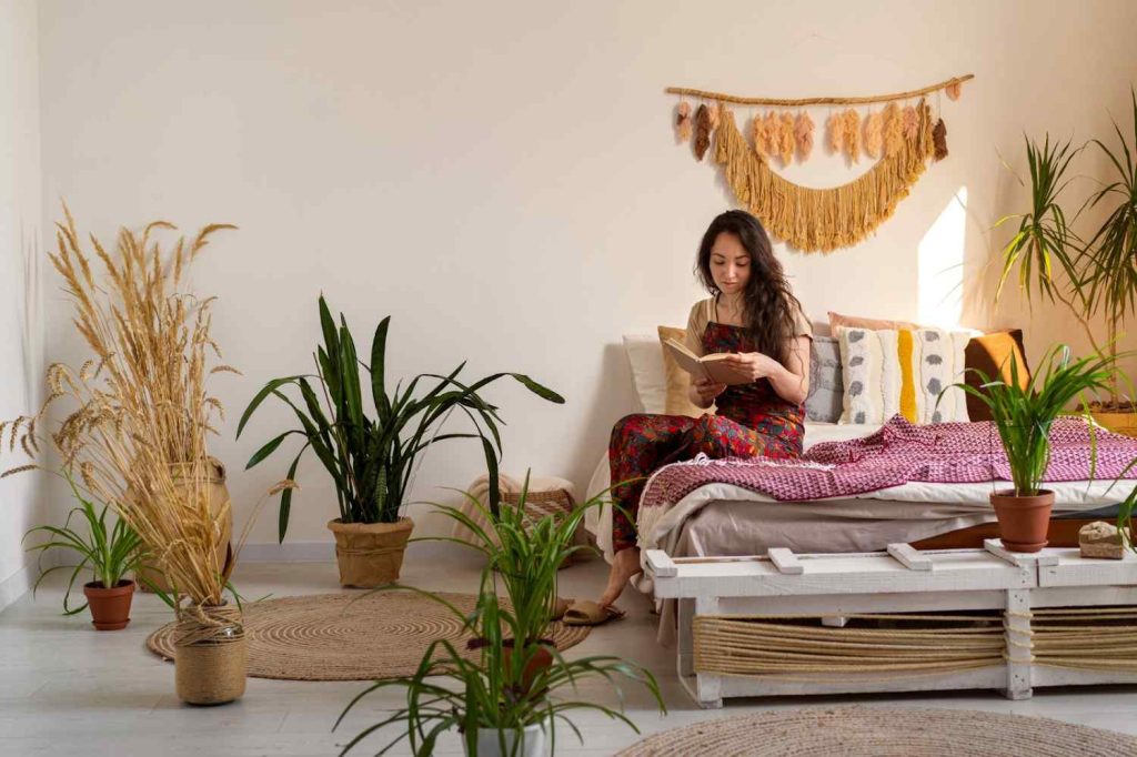 Combining Minimalism with Boho Elements
